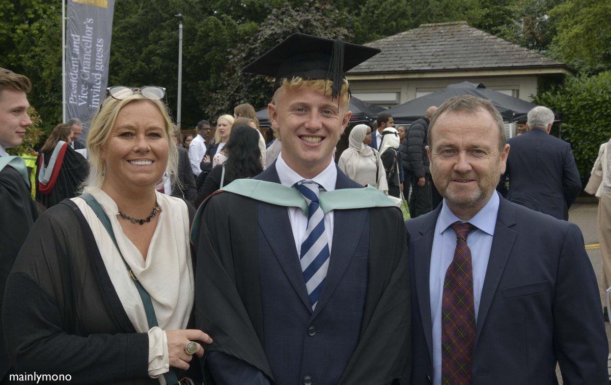 mainlymono's tweet photo. Chance  meetings -  Lovely to meet &amp; chat with  Matthew Quinn's Grandparents outside @demontforthall while waiting for the @LeMedSchool @uniofleicester  Graduates to emerge - then to meet the rest of the family &amp; take some pics with 
Dr @Matthewquinn112  Hugest congrats https://t.co/qIyocUhDRc