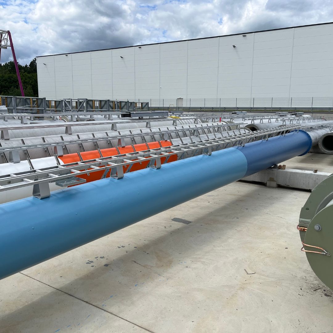 Ein DFMG-blauer #Funkmast? Klingt außergewöhnlich, ist in Godshorn, einem westlichen Ortsteil der Stadt #Langenhagen, aber seit kurzem Realität. Wir finden, unsere Unternehmensfarben stehen dem Schleuderbetonmast ausgezeichnet. 😍 #funkturmliebe 💙