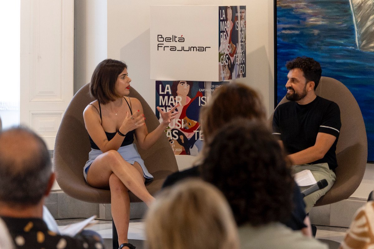mardemusicasct's tweet photo. 🏝️ Las Islas del Mediterráneo son fuente de inspiración. #LaMardeLetras nos regaló en su primera actividad un debate entre @PatriciaAlmarce (Menorca) y @carlanyman_ (Mallorca), con el periodista @manuelmadrid_lv

Una actividad patrocinada por @belta_frajumar. https://t.co/pGGOX1QUTh