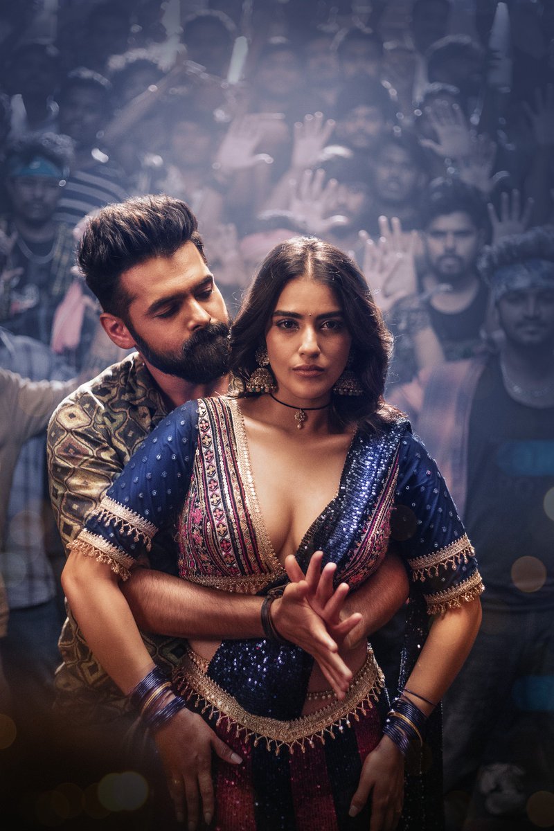 HiFiTalkies's tweet photo. #DoubleIsmart Desi Party is here..! 🥳
Come on everybody say...#MaarMunthaChodChinta 🍻
Let's enjoyyyy 🔥
-- https://t.co/ckhfjAASfI
A #ManiSharma Mass Musical
Lyrics by #DMohanDev
Vocals by #TKothandaraman #SameeraChavali
#DoubleIsmartOnAug15
Ustaad @ramsayz @KavyaThapar https://t.co/osvHx0JhLU