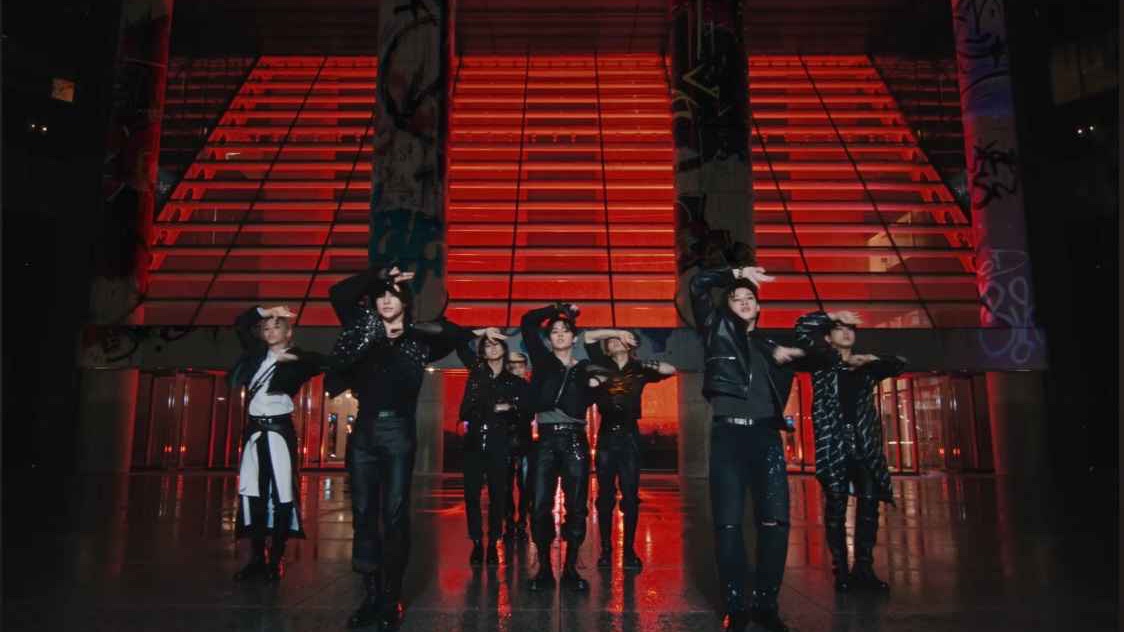 skzchartdata's tweet photo. “Chk Chk Boom” M/V Teaser 2 has surpassed 1,441,000 (1.44M) views and 302,000 (302k) likes in the first 24 hours on Youtube!

▶️ https://t.co/j6PZCKaNbK

@Stray_Kids #StrayKids #스트레이키즈 https://t.co/VqDkmeHQLS