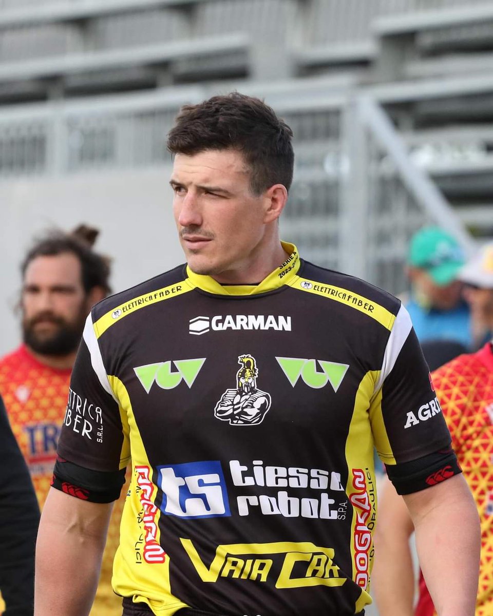 💛🖤 𝗦𝗘𝗡𝗜𝗢𝗥𝗘𝗦
⏳ -14 giorni al raduno
🔥 Sei carico Zano? 
📸 Debora Pini 

#ripartiamo #RugbyCalvisano ⚔️
#ForzaCalvisanoSempre 💛🖤