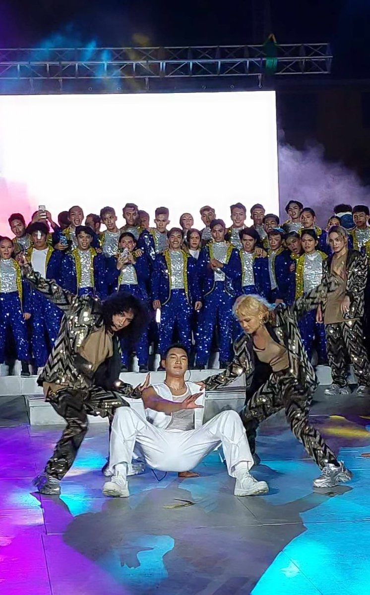 TheDarrenatics2's tweet photo. A superb performance from the one and only Asia's Pop Heartthrob, Darren, at the Palarong Pambansa 2024 Closing Ceremony in the Cebu City Sports Center. Thank you, Cebu, for having Darren tonight!

📷 @DARRENaticsCB 
DARREN ON Palaro2024
#DARREN @Espanto2001 https://t.co/8Tr1VnanLj
