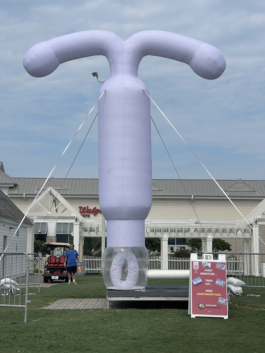 HawkDiesel1906's tweet photo. Itโs great to be in VA Beach to see โFreedaโ in person. Thanks to @AFContraception for their robust campaign to educate Americans about the ongoing threats to Birth Control access in the United States. 90% of Americans support access to Contraception. #ProtectProtection https://t.co/ryP9wDLyxi