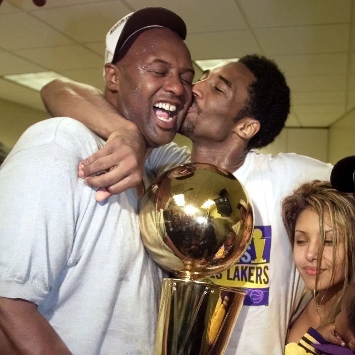 ModernNotoriety's tweet photo. Joe Bryant, father of Kobe Bryant, has passed away at the age of 69 🕊️ https://t.co/3BUPoGLcku
