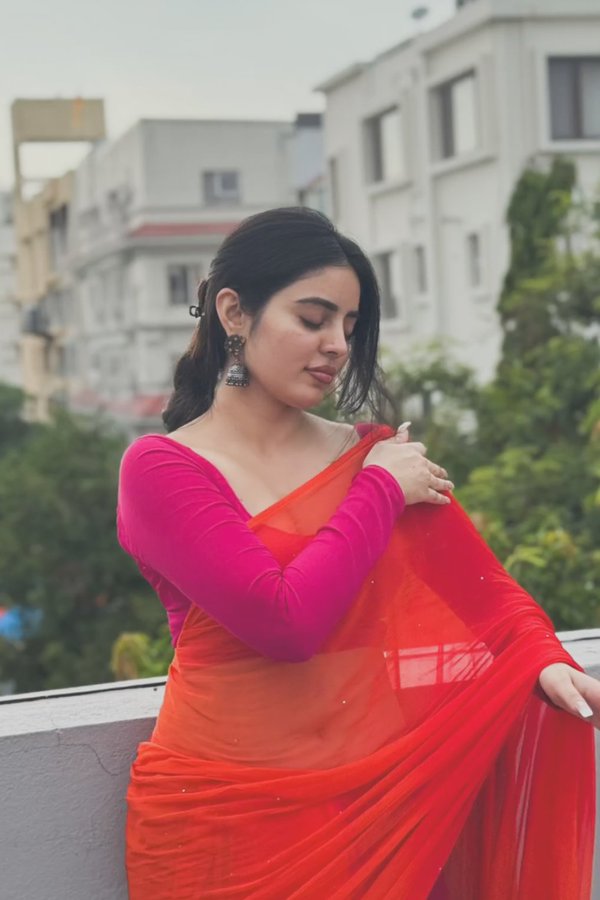 GSnV7_ObIAAXYGW?format=jpg&name=900x900