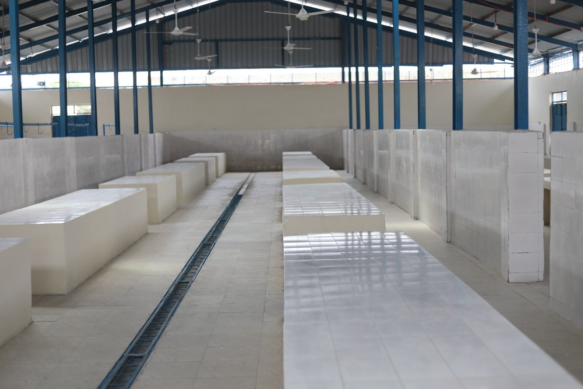 FAOSomalia's tweet photo. 📍#Hargeisa

@FAO has handed over a newly constructed meat market to the Ministry of Livestock &amp; Rural Devt.

Thanks to @EU_in_Somalia funded livestock &amp; fisheries #Resilience building project, we're creating jobs &amp; improving the local #economy &amp; #FoodSafety.

#InclusiveGrowth https://t.co/6OwcXevJVV