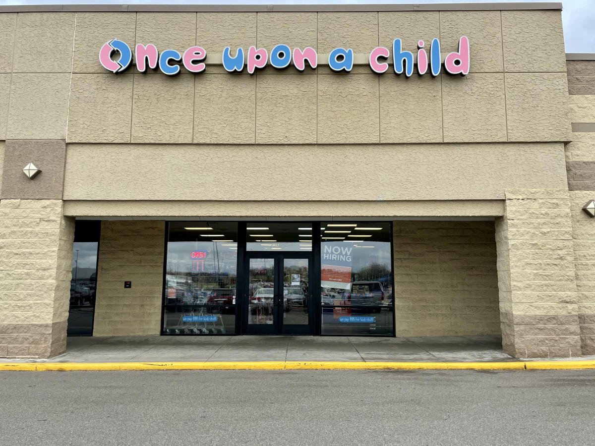 tickerplus's tweet photo. $WINA Winmark, the parent company of Plato's Closet and Once Upon a Child among other brands, reports earnings tomorrow. Both brands show solid growth in consumer search interest. ⏫ Will Winmark exceed the high expectations? 🤔 #Earnings #Winmark https://t.co/duB3HkLBj6