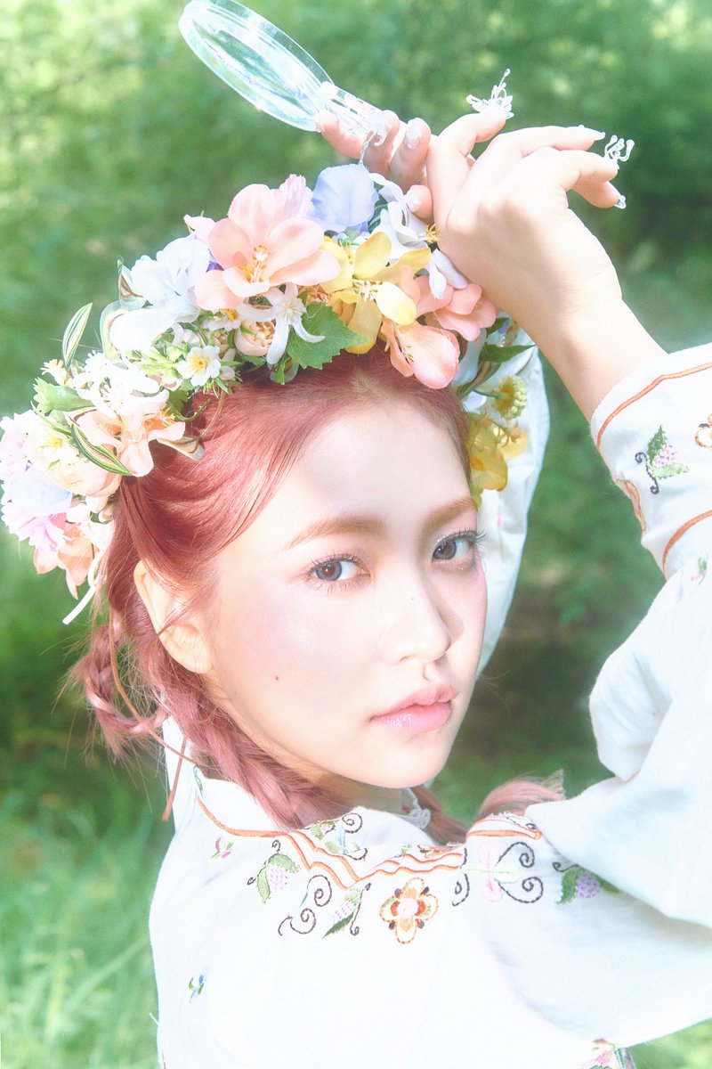 Yesri's tweet photo. ⩩  𝖽𝗂𝖺𝗋𝗒 - 𝗅𝗈𝗀 - 𝗂𝗇.  ♡̷̷̷  ﹅  sprouted in the midst of the horizon for the c͟o͟s͟m͟i͟c teaser image, i soaked in the light during midsummer. consider myself a flower receiving the merriment of the rays within foliages, i think the bees will come to me shortly!  ✷ https://t.co/5qzyr5oHLa
