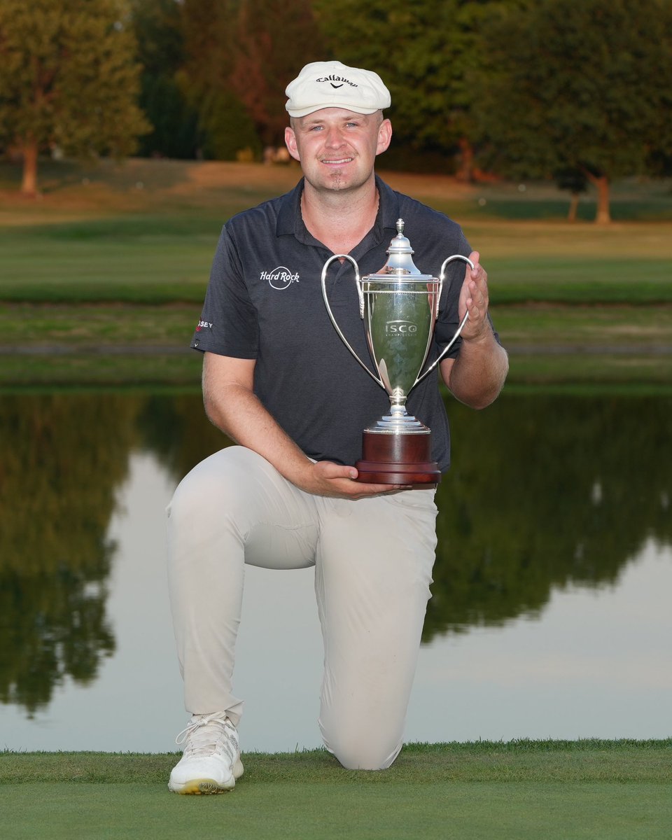 Harry Hall tweet media