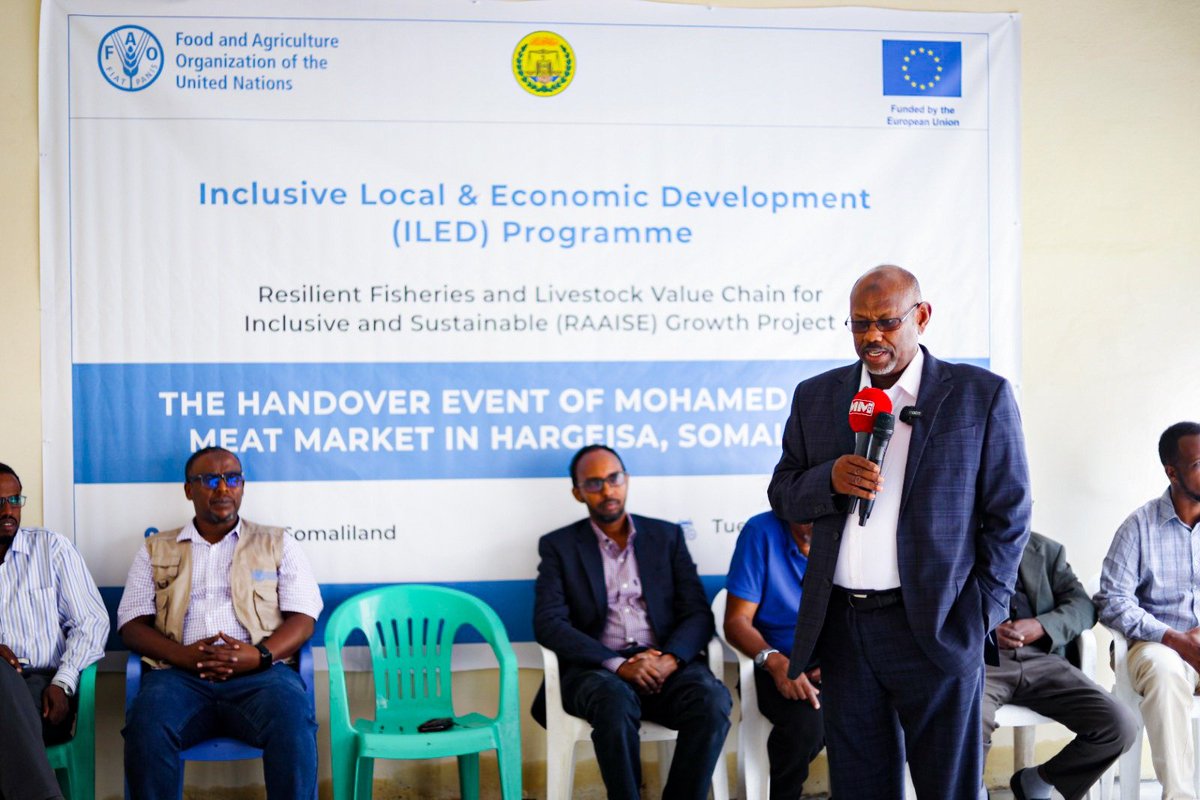 FAOSomalia's tweet photo. 📍#Hargeisa

@FAO has handed over a newly constructed meat market to the Ministry of Livestock &amp; Rural Devt.

Thanks to @EU_in_Somalia funded livestock &amp; fisheries #Resilience building project, we're creating jobs &amp; improving the local #economy &amp; #FoodSafety.

#InclusiveGrowth https://t.co/6OwcXevJVV