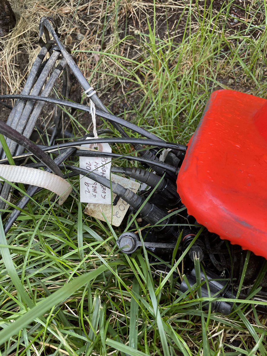 dmf's tweet image. This has been left like this for weeks @Verizon and it’s nearly impossible to get through or which department it even applies to. Can you please help?