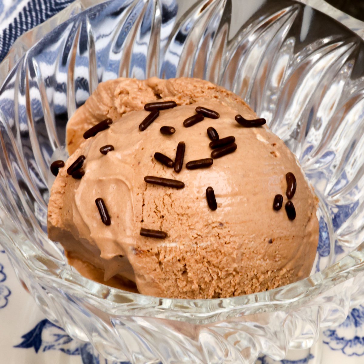 Indulge in the perfect treat with our single serve chocolate ice cream recipe! Rich, creamy, and oh-so-satisfying, it's the ultimate solo #dessert delight. onedishkitchen.com/chocolate-ice-… #SingleServe