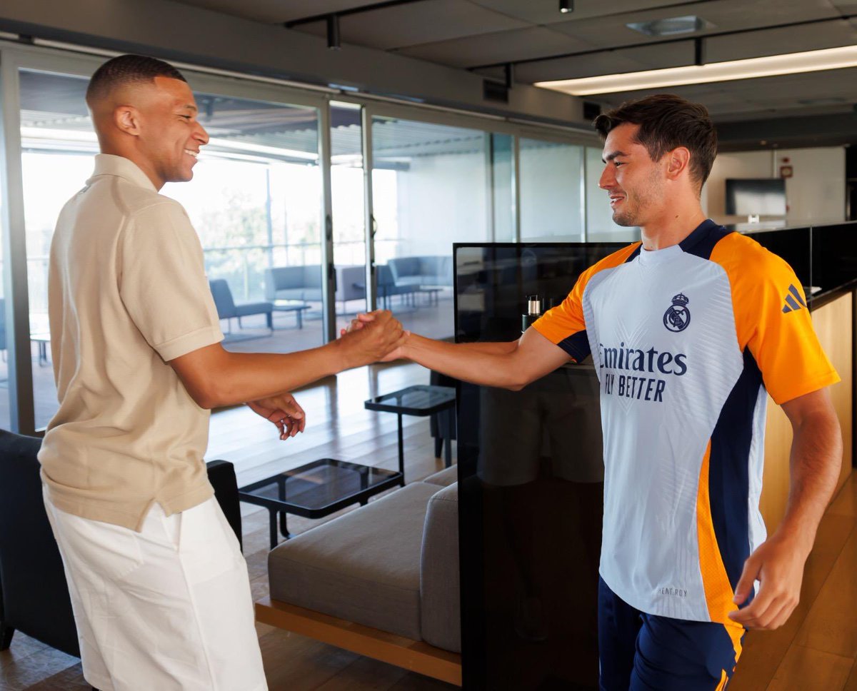 🤝 Bienvenido <a href="/KMbappe/">Kylian Mbappé</a> al mejor club del mundo 🤍 

#HalaMadrid