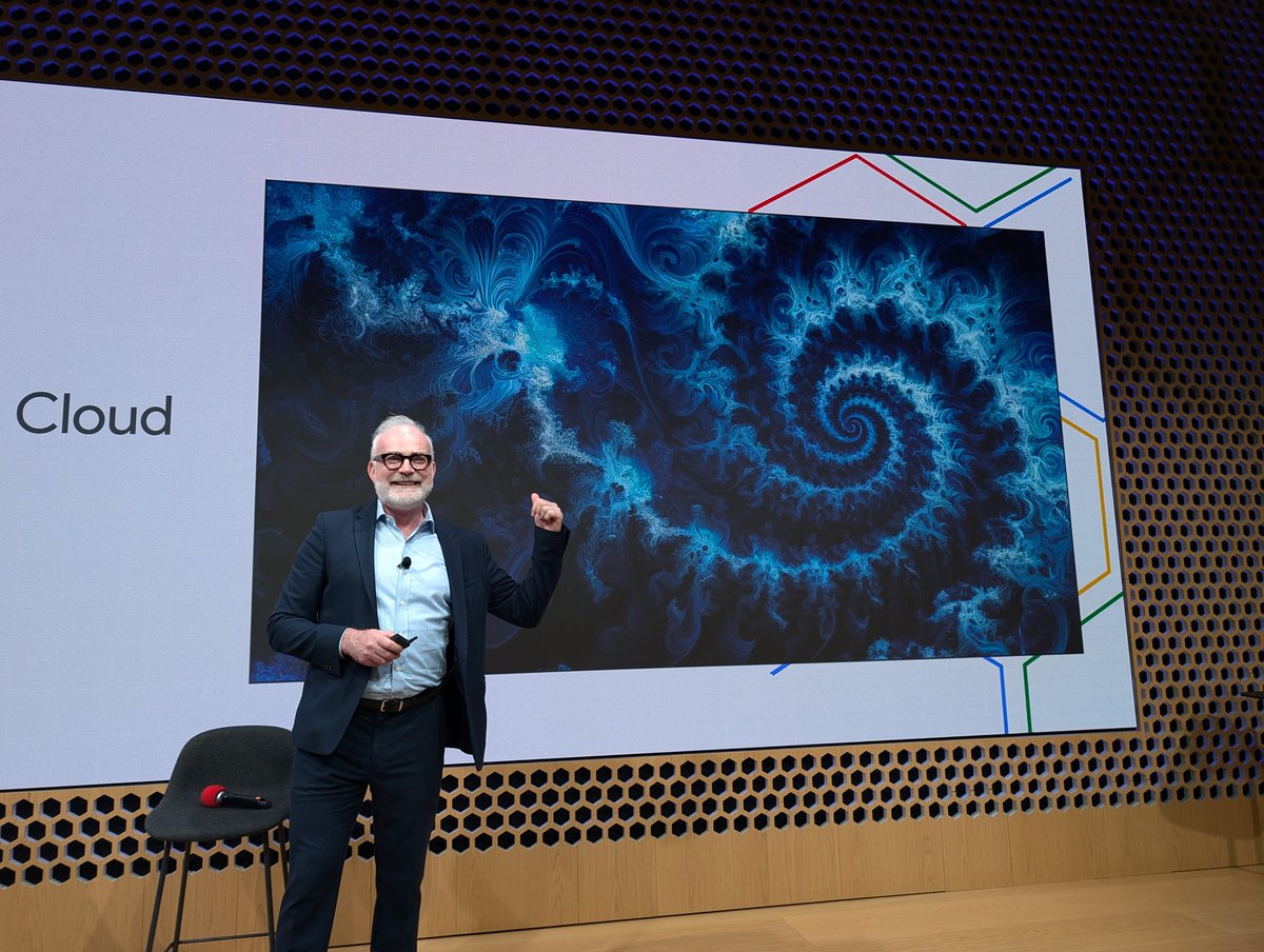 RandyApuzzo's tweet photo. Fractals with Tim from @LSEGplc  at @Google NYC https://t.co/vqcIZA5nUj