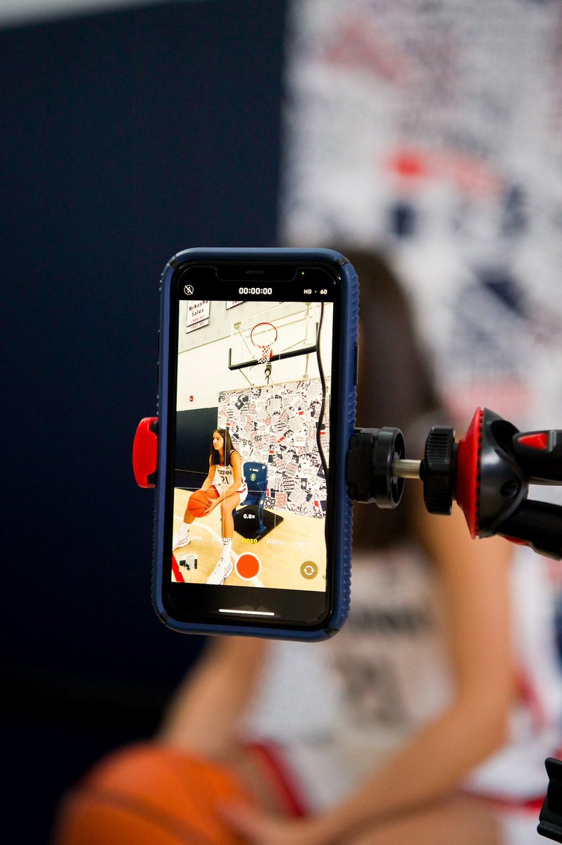 UConnCreative's tweet image. We’re hiring! 🚨

Social Media Content Assistant 🎥📸🤳

We’re looking for someone with creative video experience to help us create content for all of our teams.

More info: UConnHuskies.com/jobs