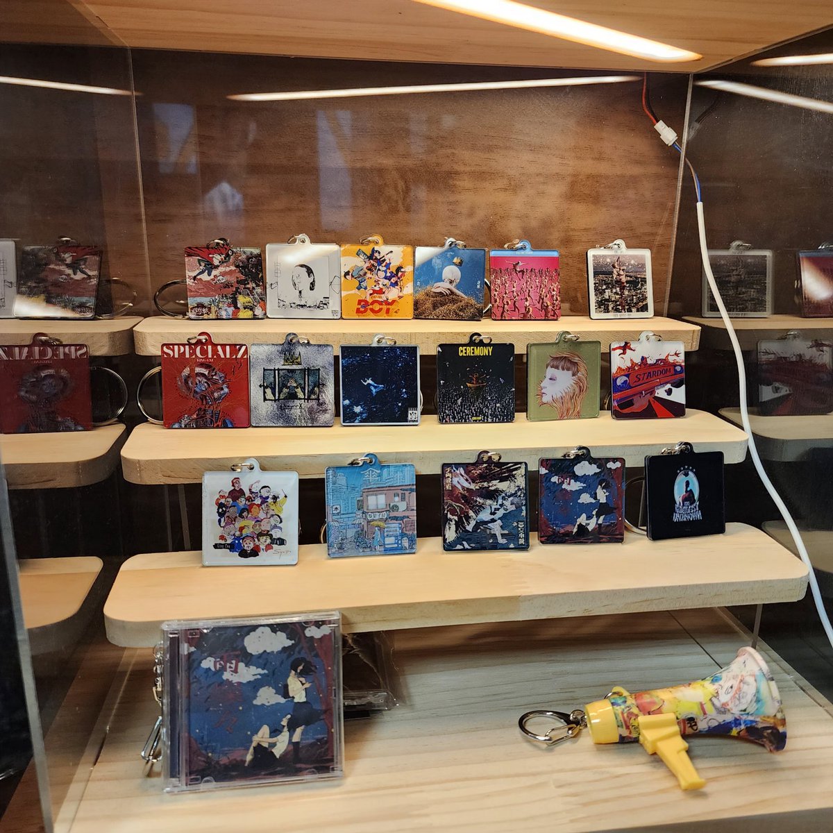 킹누 키링 해외직구로 겨우 다 구했다...
#KingGnu