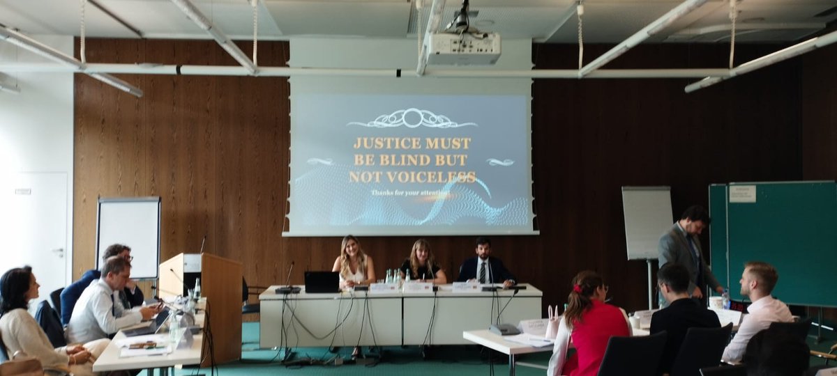 Esc_Judicial's tweet photo. Estamos en #Trier #Alemania. Participamos en el Programa concurso #UE Themis. Tres alumnos de la #74Promoción, dos #juezas y un #juez, han realizado su exposición 👏👏👏 en la semifinal sobre Ética y Práctica Profesional. https://t.co/hsYhaTHCRW