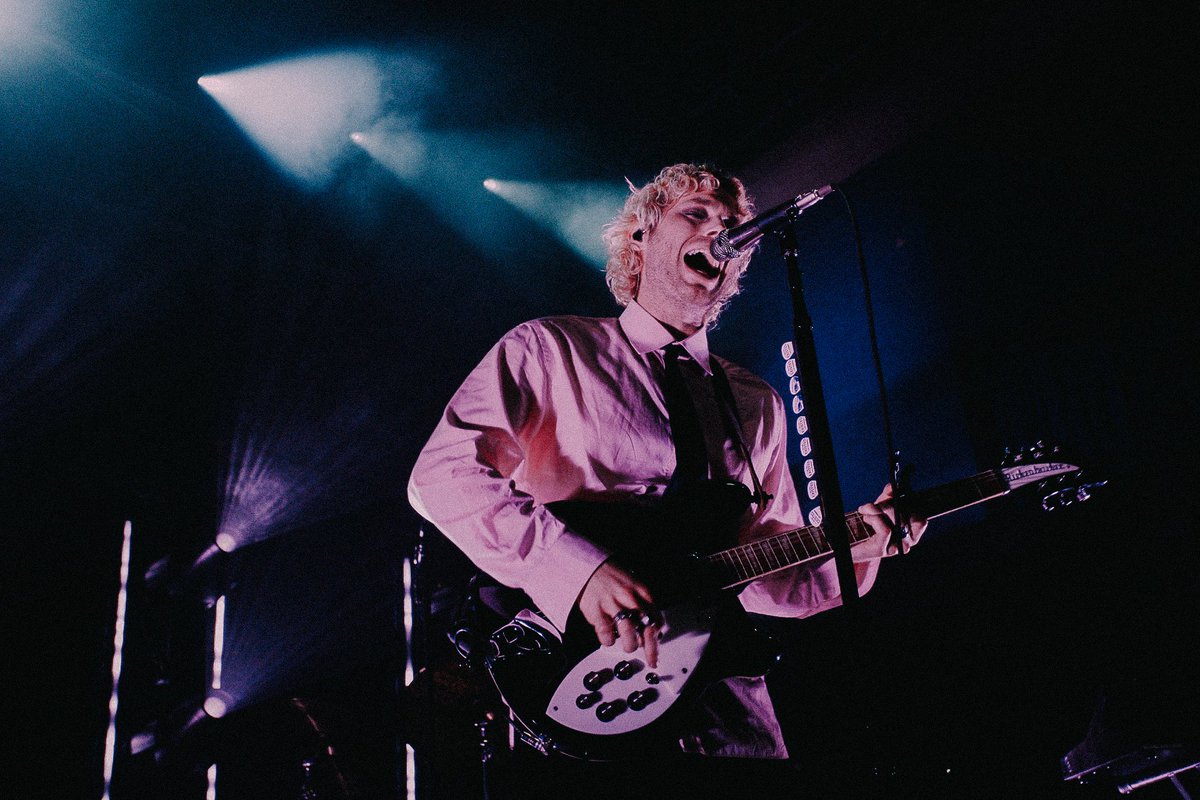 Happy birthday you 👑 <a href="/Luke5SOS/">Luke Hemmings</a> ♥️ hope it's an absolutely amazing day!! Love you!