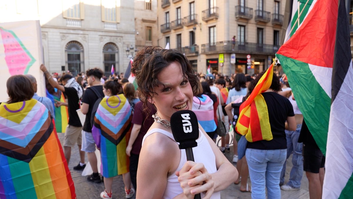 LaBombillaMedia's tweet photo. L'especial d'aquest dissabte és la culminació d'una sèrie de continguts per EVA relacionats amb el col·lectiu LGTBIQ+ 🌈

👉🏼 Durant el mes de juliol, la marca juvenil de 3Cat també ha estat present a l'Orgull de Girona, l'Orgull de La Trini i l'Orgull Crític de Barcelona https://t.co/oHeEYgkwP4