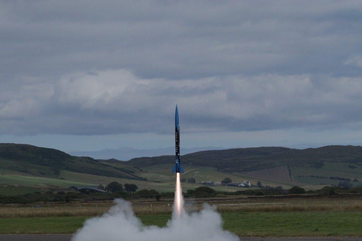 Big congratulations to the @SUSciEng #Aerospace rocketry team who successfully launched their 'Draig Tawe' rocket to an altitude of 3037m to win the Mach X student rocketry competition 👏🚀