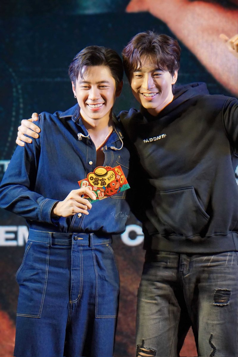 RachaLens's tweet photo. มูปออนจากแจมเวฟไม่ได้เลย ชั้นทับใจพี่เวฟจังงง มีอั่งเปาด้วยอ่ะะ🥹🥹

JAM 1STSOLO SINGLE
#แจมxMVอ่านแต่ไม่ตอบ 
#JamRachata https://t.co/Lw9kc96Ji7