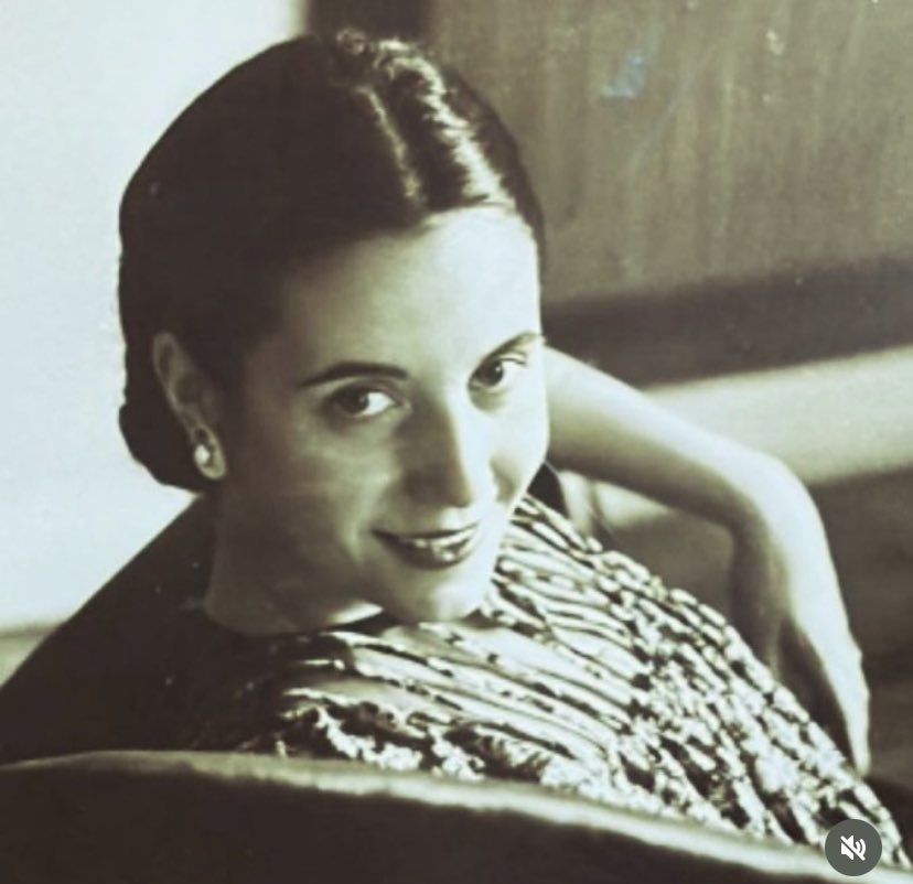 LegadoPeron's tweet photo. Una joven actriz llamada Eva Duarte. En solo 7 años de vida pública revolucionó la Argentina. https://t.co/IVHCvUkiaM