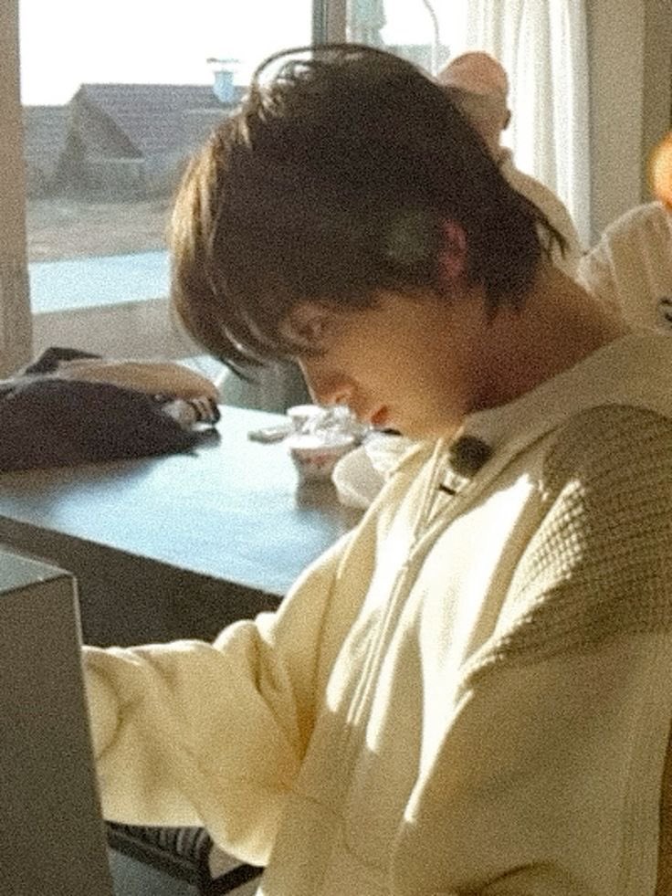 ZAECHIE_'s tweet photo. Can i be him??
— Markhyuck au

Sangkara sangat menyukai sang sahabat yaitu Mahardika, namun ia tidak bisa menyatakan perasaannya karena keadaan yang sangat rumit. Namun entah semesta mendukung hati Sangkara, ia malah di jodohkan dengan sahabatnya tersebut. https://t.co/IQAXX01cs7
