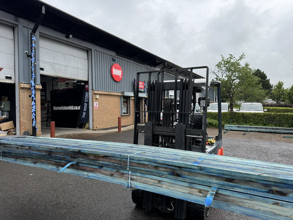 Orders going out every hour at the roof store.. why? Because we offer the best prices and customer service for all roofing contractors regardless of size. #roofingmerchants #bellshill #roofing