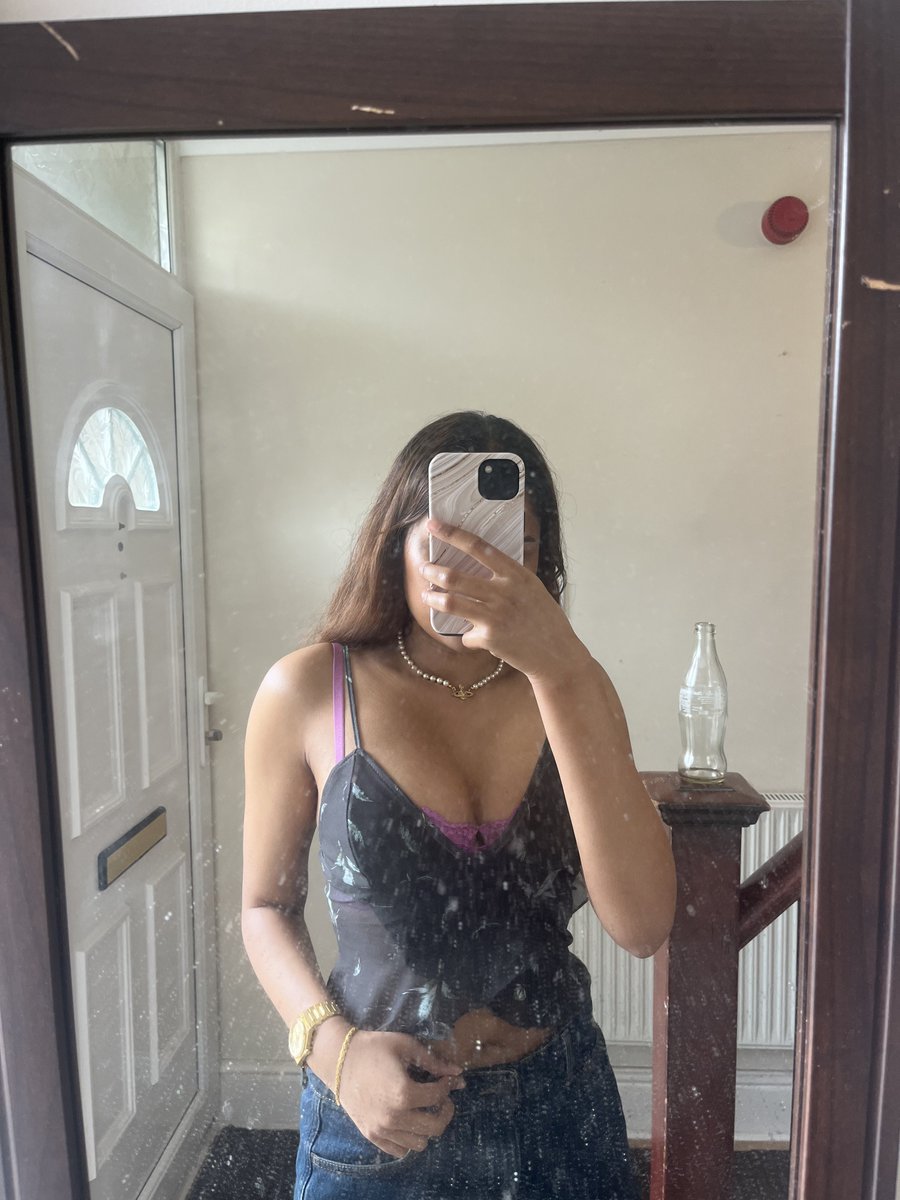 ⓘ This Goddess loves taking your money and blocking you in return 🙂

Findomuk