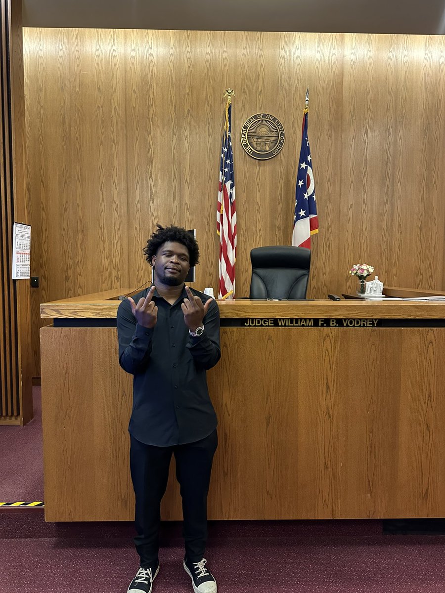 Ka_Vonte's tweet photo. Went To Trial and Beat The State Of Ohio Facing a Mandatory 16 years If I Was Convicted Of Any Charges. Thank God I was found NOT GUILTY On All 5 Counts Against Me 🥹🙌🏾🖤🦅 https://t.co/AdfE8Kd245