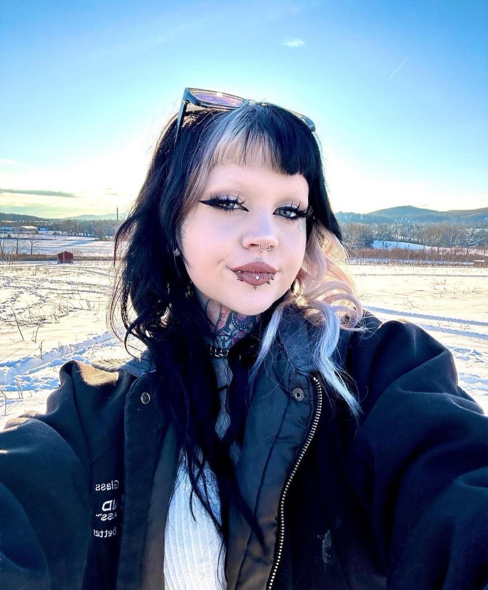 VampireWebber's tweet photo. HAPPY #hellietuesday everyone :33 https://t.co/HLNJHMJDcI