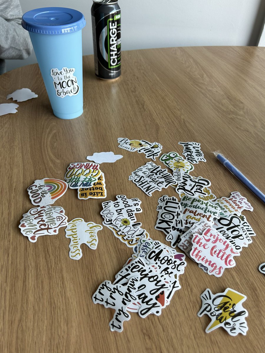 NickiKershaw87's tweet photo. A couple of the lads on ribble ward have been making their own positive mental health tumblers today @WeArePendleview @WeAreLSCFT #teamribble https://t.co/WJadM7mz7S