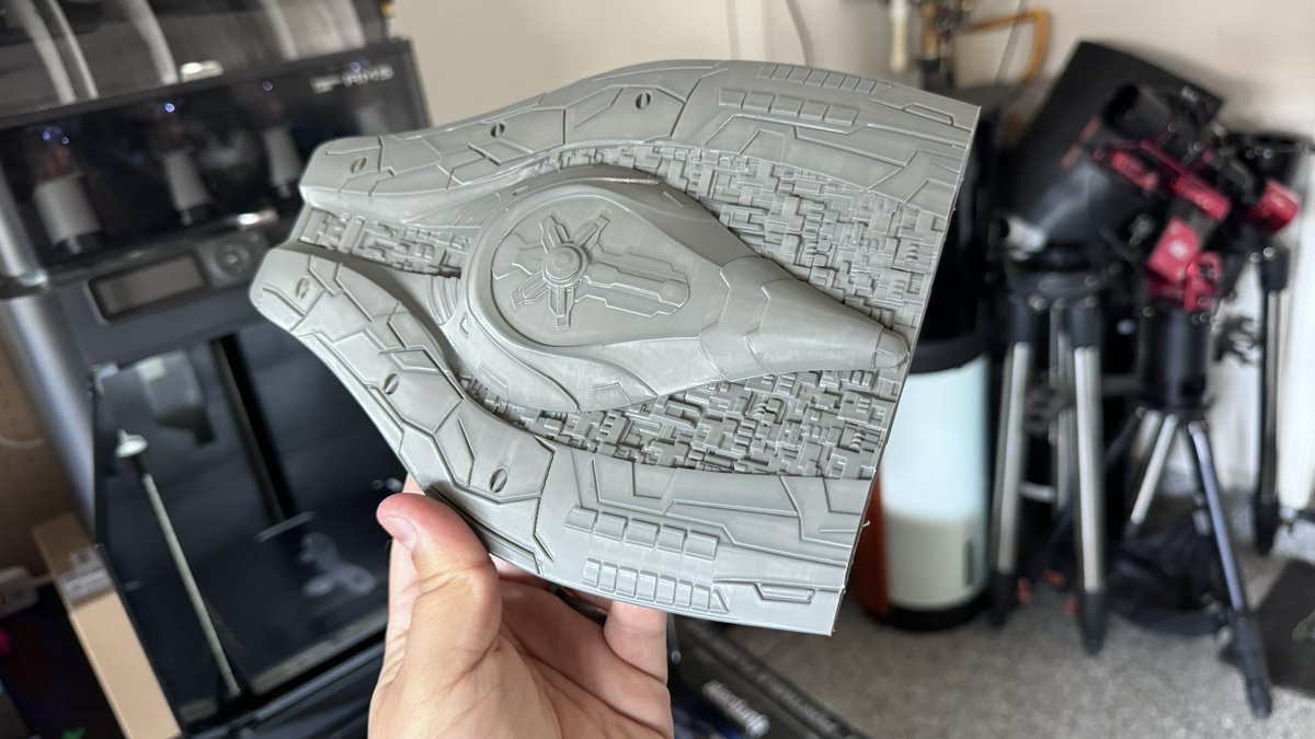 PROMETHEUSSG1's tweet photo. Current #printerbounty hot off the print bed. Super smooth FDM print! #Halo fans will recognize my current commissioned project with @GeekToyLove right away! #CAS https://t.co/9XfdybecgV