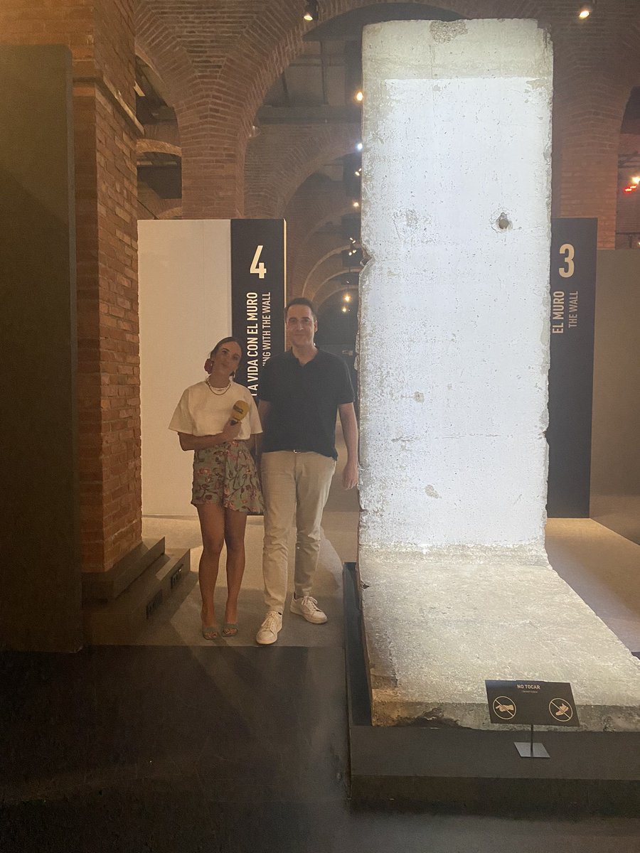 “El Muro de Berlín. Un mundo dividido”

Hoy hemos visitado esta exposición en <a href="/FundacionCanal/">Fundación Canal</a>.

Un paseo por la historia, con 300 objetos originales que se exponen por primera vez y con 20 metros del Muro.

Gracias Eduardo Ferreiro, director de Musealia.

❤️