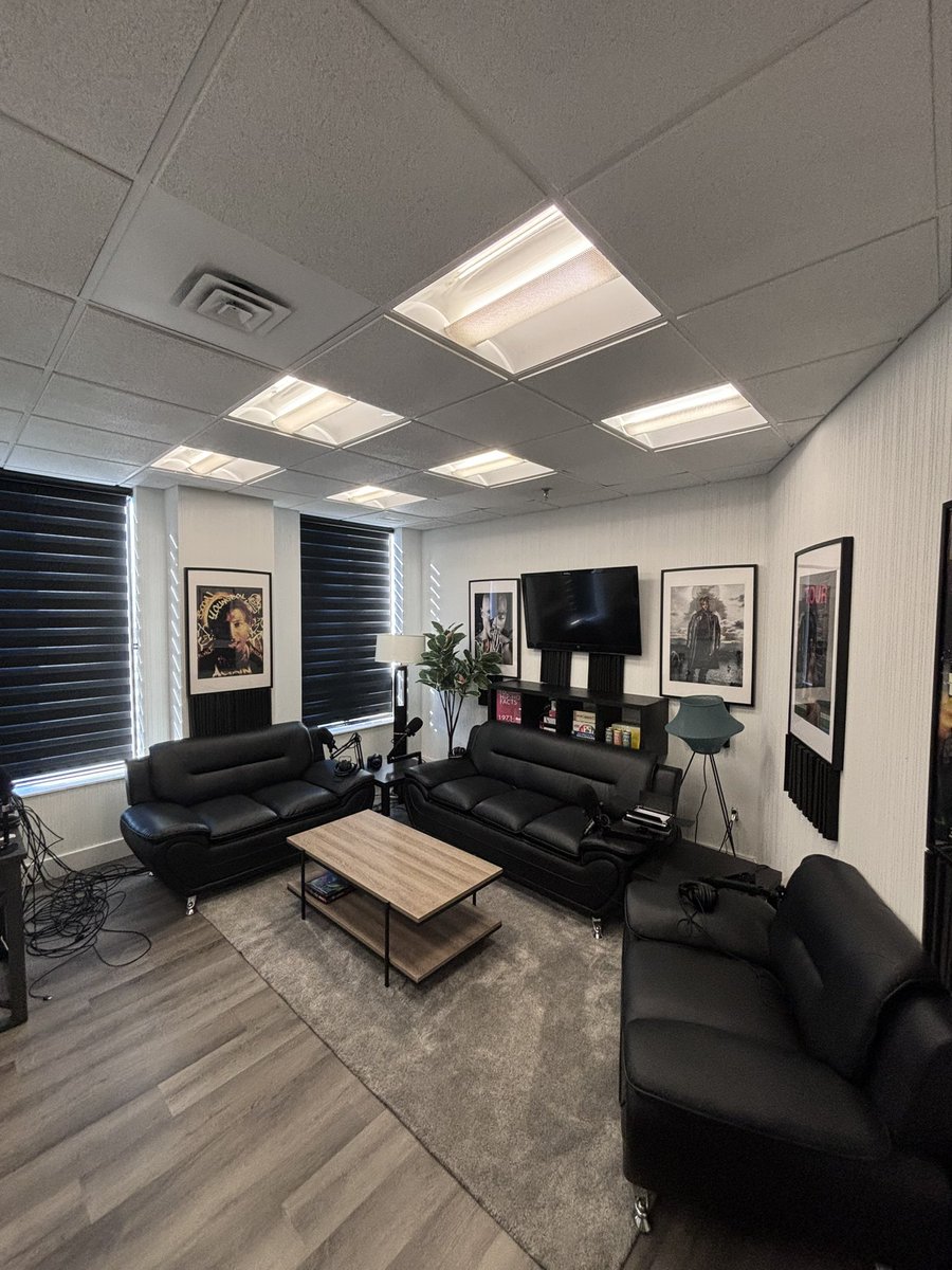 If anyone is looking for a podcast space…

• 420 Smoke-Friendly
• SUPER Affordable Hourly Rates 
• 4K Camera + Audio Equipment
• Camera + Audio Operator 

In Woodbridge / Vaughan

Hit me up if you need a space!