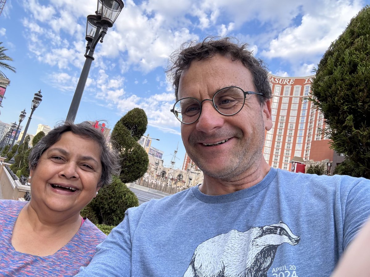 Smita Kolhatkar स्मिता कोल्हटकर 🇺🇸🇮🇳 (@skolhatkar) on Twitter photo What fun to literally “run” into a local runner away from our usual haunts thanks to <a href="/csteachersorg/">CS Teachers Association (CSTA)</a> #CSTA2024 <a href="/CSTASV/">CSTA Silicon Valley</a> What fun to literally “run” into a local runner away from our usual haunts thanks to <a href="/csteachersorg/">CS Teachers Association (CSTA)</a> #CSTA2024 <a href="/CSTASV/">CSTA Silicon Valley</a>