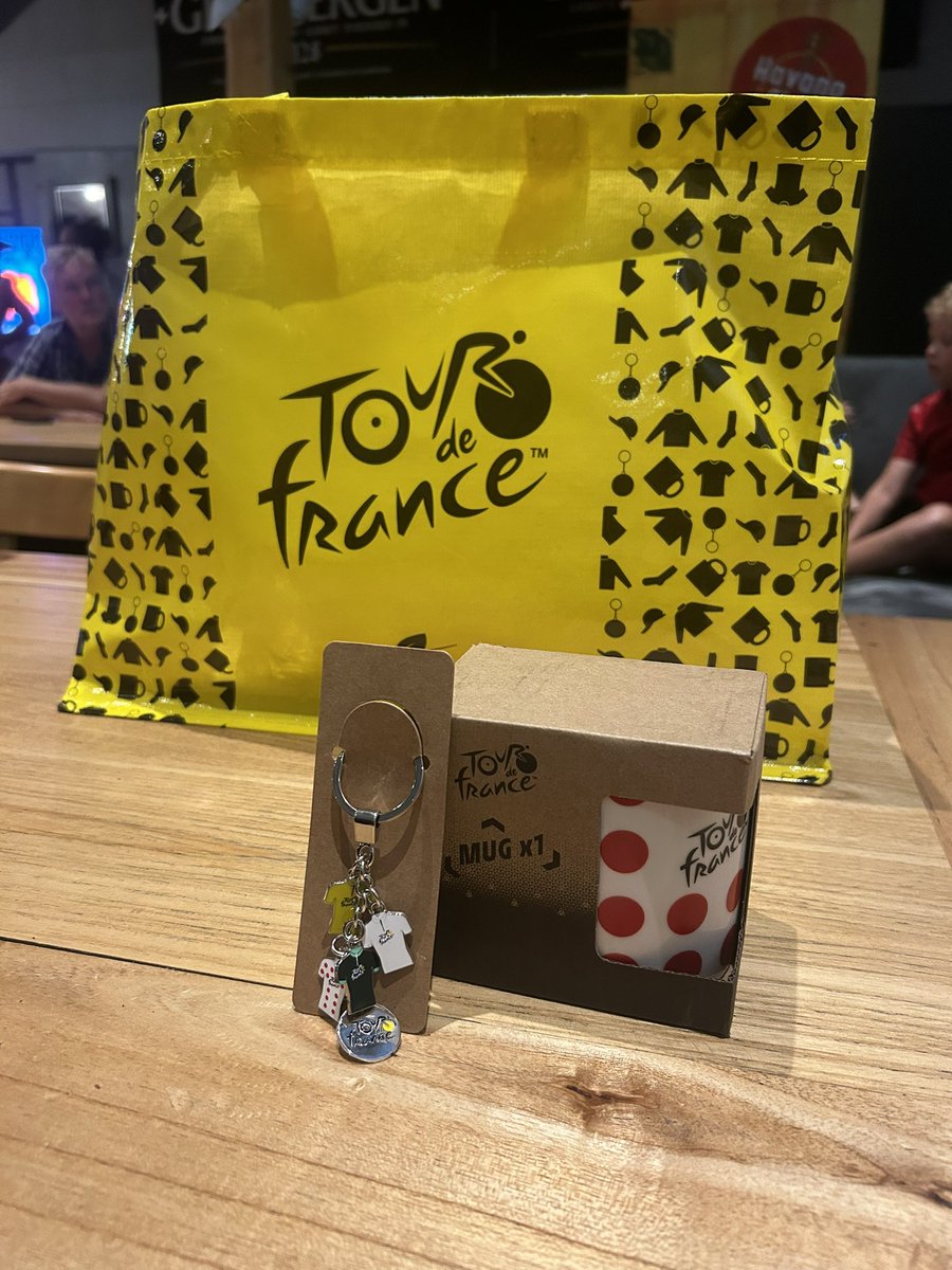 WhiteSpear86's tweet image. Anticipating the end of stage 16 whilst I drink a very welcome and cool beer - can’t believe I’m here 🤯#couchpeleton #sbstdf