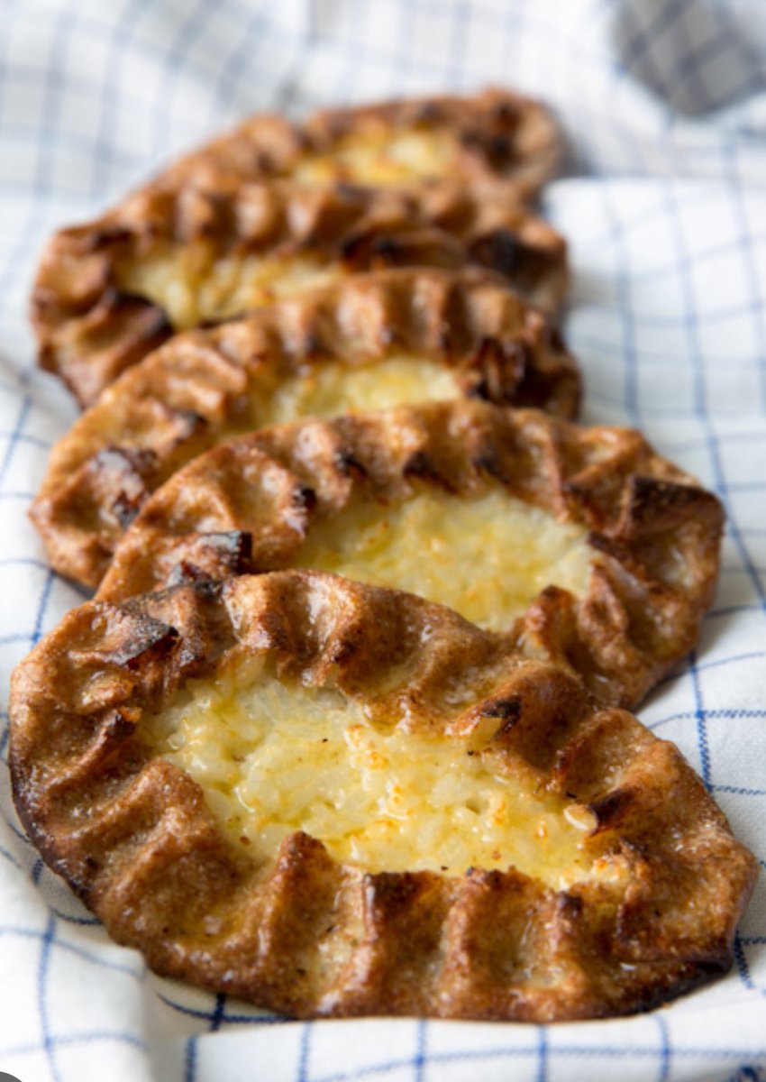 MLuomala's tweet photo. @wiseconnector Karjalanpiirakka - Carelian pie https://t.co/Hosy9GcX9K