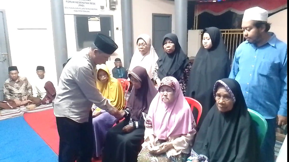desakarangdawa's tweet photo. 10 muharom 1446 hijriyah.
Santunan untuk yatim piyatu dan lansia. (16-7-2024) https://t.co/5sbpGOQtKx