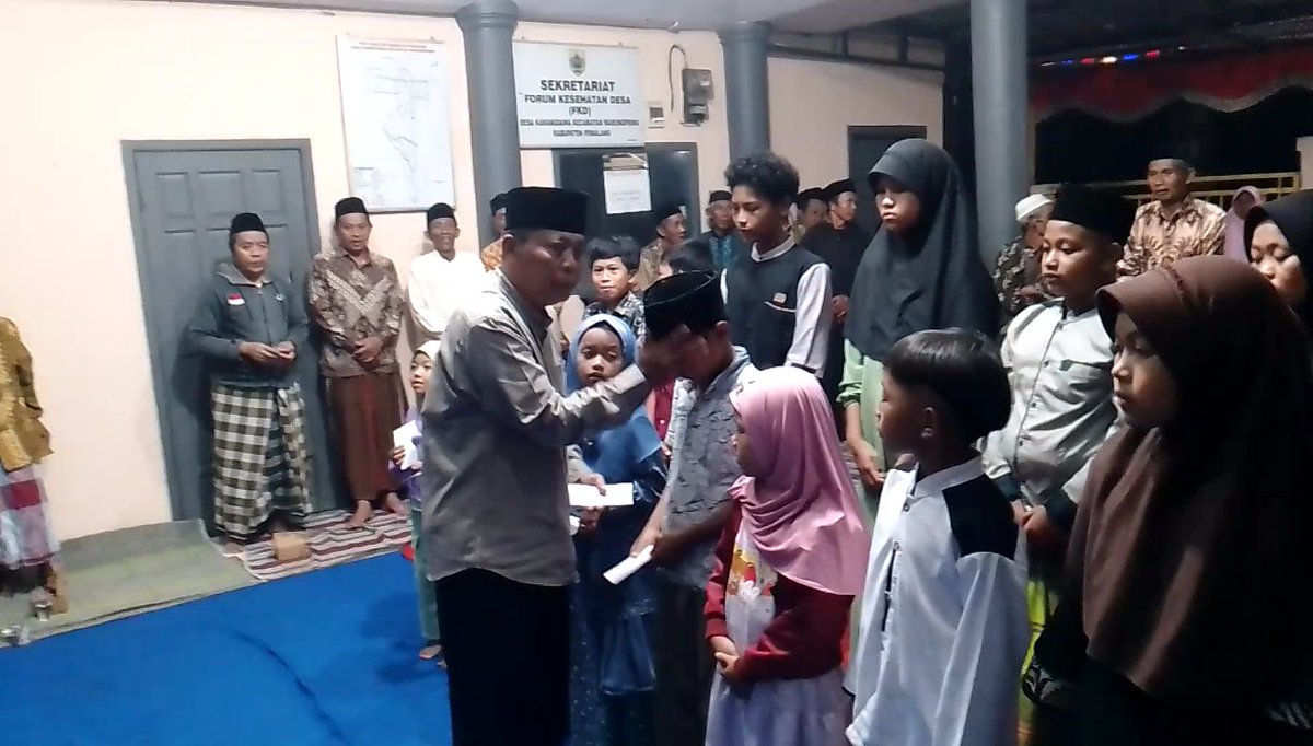 desakarangdawa's tweet photo. 10 muharom 1446 hijriyah.
Santunan untuk yatim piyatu dan lansia. (16-7-2024) https://t.co/5sbpGOQtKx