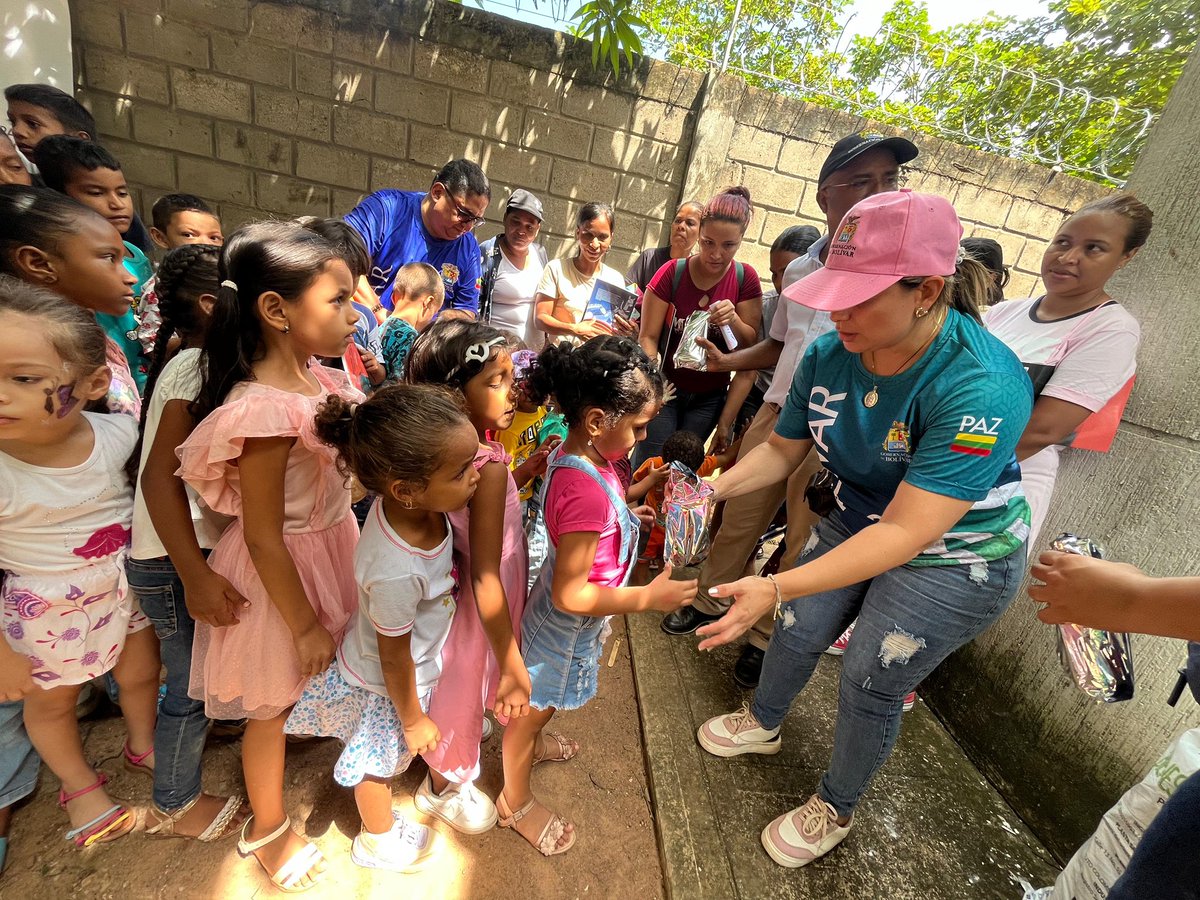 secpazbolivar's tweet photo. En San Martin de Loba y Coyongal (Magangué), adelantamos 8 jornadas itinerantes en lo que va del año. Más de 6.600 beneficiados a través de diferentes entidades y organizaciones. Seguimos llevando soluciones a los territorios para unir a nuestro departamento de #NorteASur. https://t.co/k0admSHNVZ