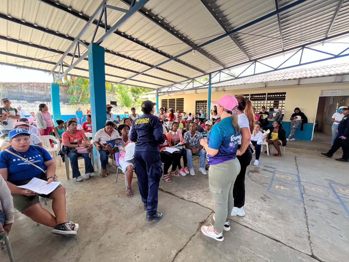 secpazbolivar's tweet photo. En San Martin de Loba y Coyongal (Magangué), adelantamos 8 jornadas itinerantes en lo que va del año. Más de 6.600 beneficiados a través de diferentes entidades y organizaciones. Seguimos llevando soluciones a los territorios para unir a nuestro departamento de #NorteASur. https://t.co/k0admSHNVZ