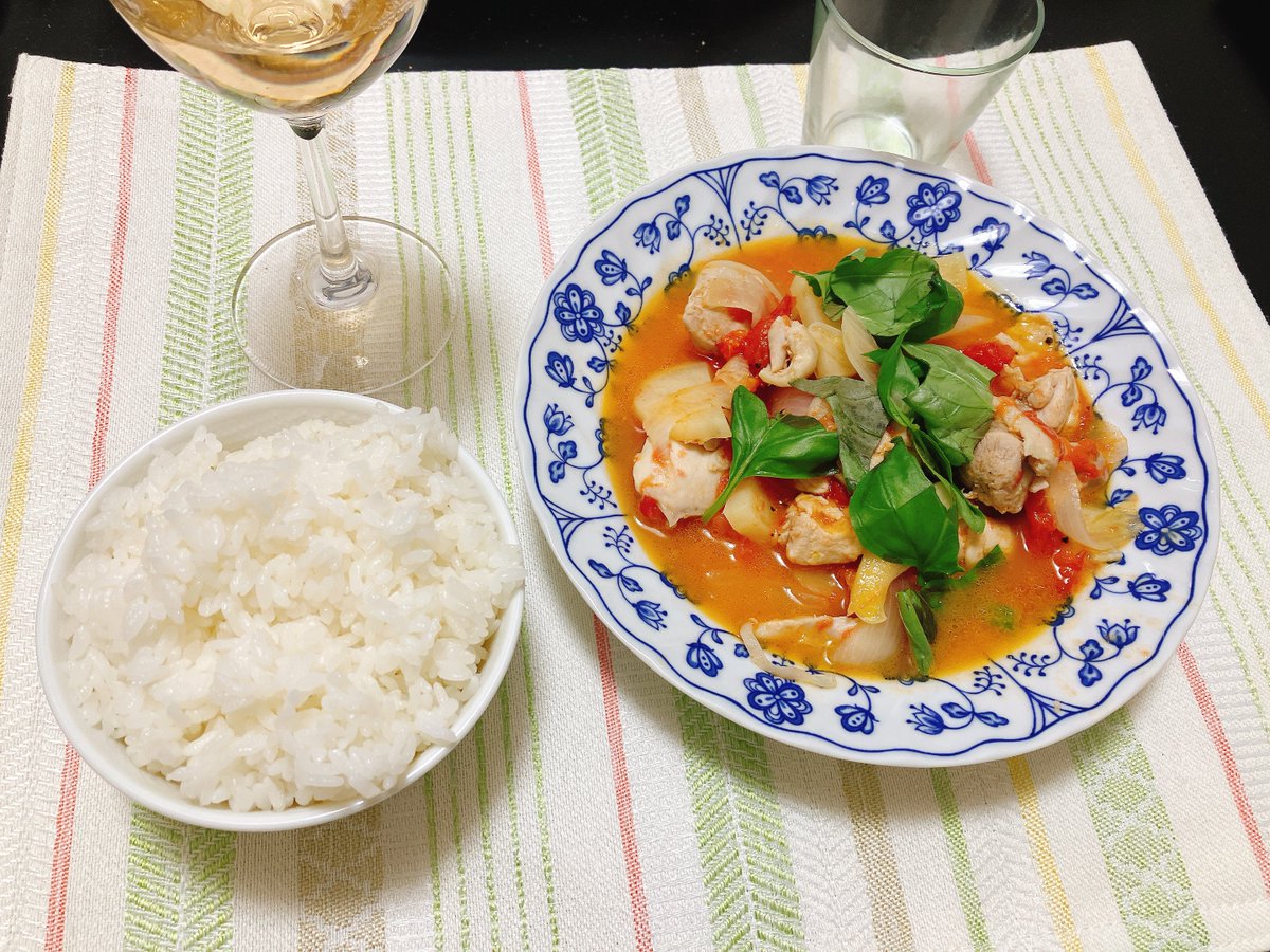 abetchi_jisui's tweet photo. これはなんだっけ…なん��鶏肉を煮込んだやつかな。じゃがいもが少し固かった https://t.co/6ZG8UREuxB