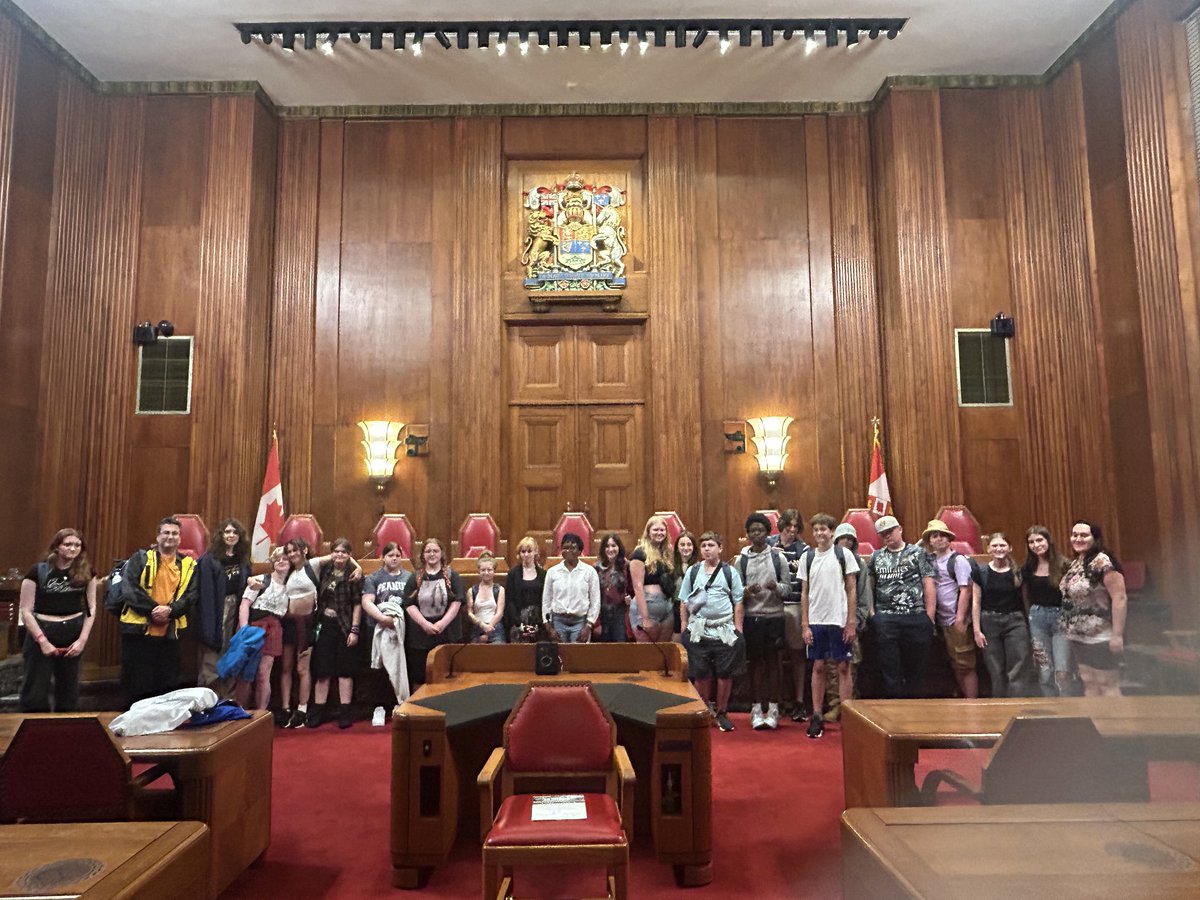 21 élèves <a href="/CscProvidence/">Csc Providence</a> participent a une sortie éducative dans le cadre du programme voyage crédit (cours civisme et carrière) Les villes visitées sont Ottawa, Montréal et New York.  <a href="/ESCEJL/">École secondaire catholique E.J. Lajeunesse</a> <a href="/ESCPainCourt/">École secondaire catholique de Pain Court</a> <a href="/ESCMgrBruyere/">École secondaire catholique Mgr-Bruyère</a> <a href="/ESCLESSOR/">École secondaire catholique l'Essor</a> <a href="/ESCStFXavier/">École secondaire catholique Saint-François-Xavier</a> <a href="/ESCNotreDame/">École secondaire catholique Notre-Dame</a>