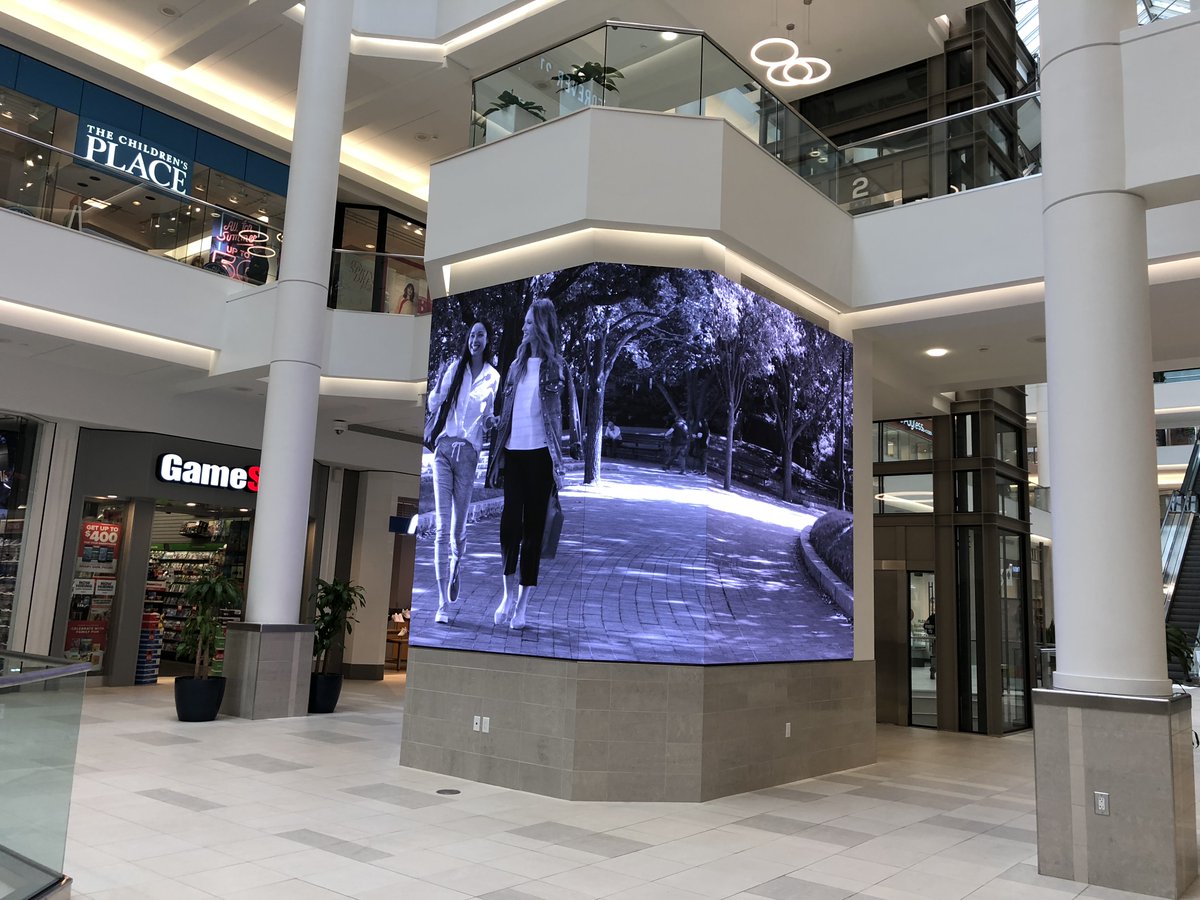 atsproled's tweet photo. 🚀ATS #LEDThrowback Series: Discover our 3-sided #dvLED wall at CambridgeSide Mall, MA. This innovative installation wraps around an elevator, creating a dynamic visual experience for shoppers. 🛍️

#ATSPRO #LEDWalls #ProAV #InnovativeRetail #LED #VisualSolutions https://t.co/efumQCMQSi