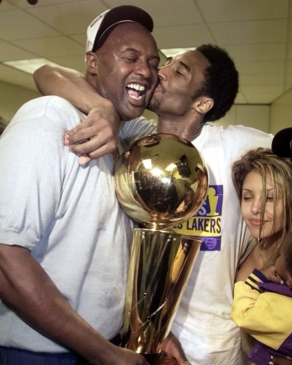 🚨BREAKING NEWS🚨

Joe Bryant, the father of Kobe Bryant and former basketball star has passed away at the age of 69. 

RIP Jellybean ❤️🙏