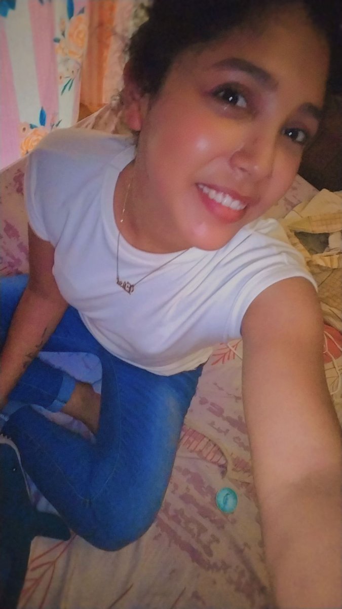 EliSanzGo's tweet photo. A si de simple ❤️‍🩹 Me gustaste pero yo a ti no, con tu sonrisa de lejos me conformo. https://t.co/7dITltVqRZ