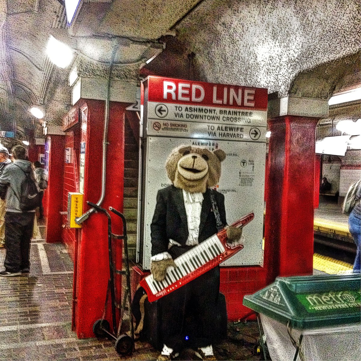 paulsportrait's tweet photo. #Keytarbear at #ParkStreetStation in #Boston https://t.co/w9SCsijwAQ