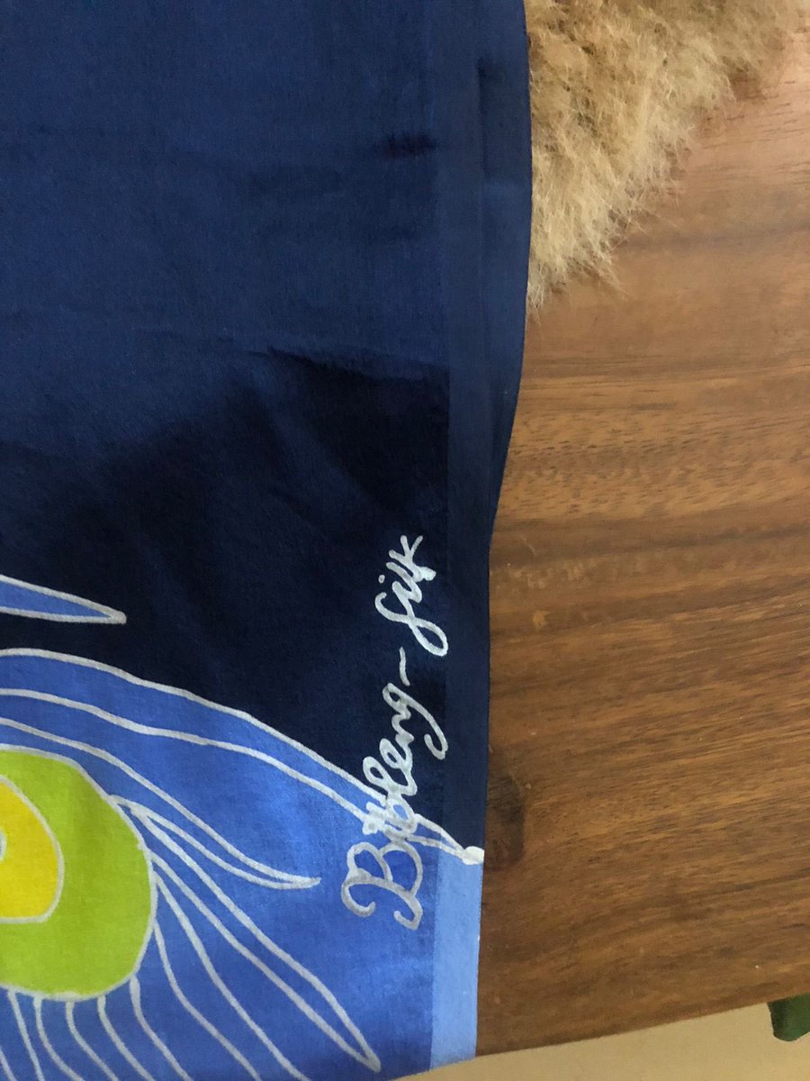 BiblengCo's tweet image. Variety 3 of this hand painted (batik tulis) silk scarf collection is this Peacock Classic on Navy blue. 

#bibleng #biblengcollection #silk #batiktulis #handpainted #handmade